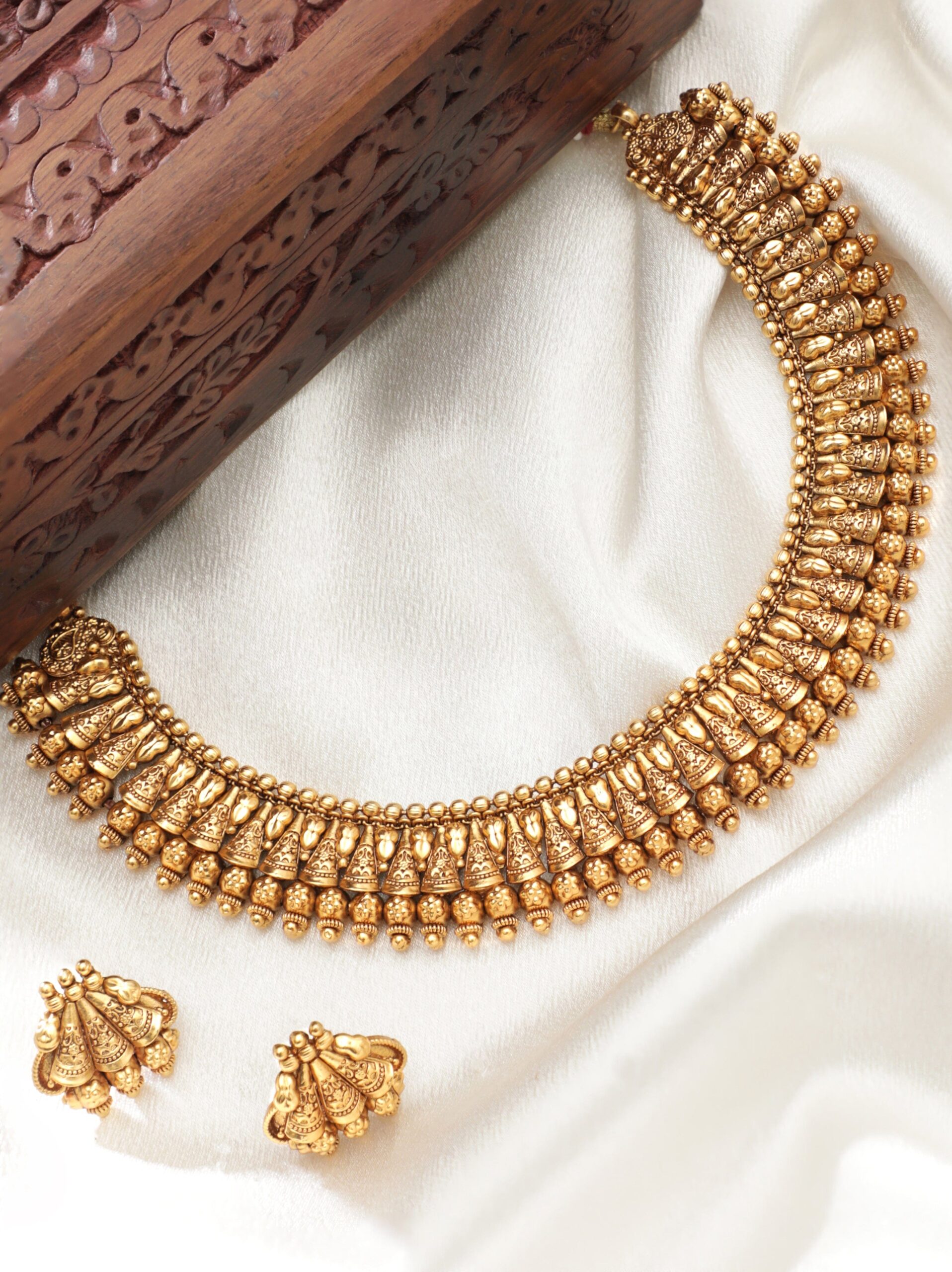 22k-gold-plated-studded-teample-necklace-set-jewellery-set-36433513382062.jpg
