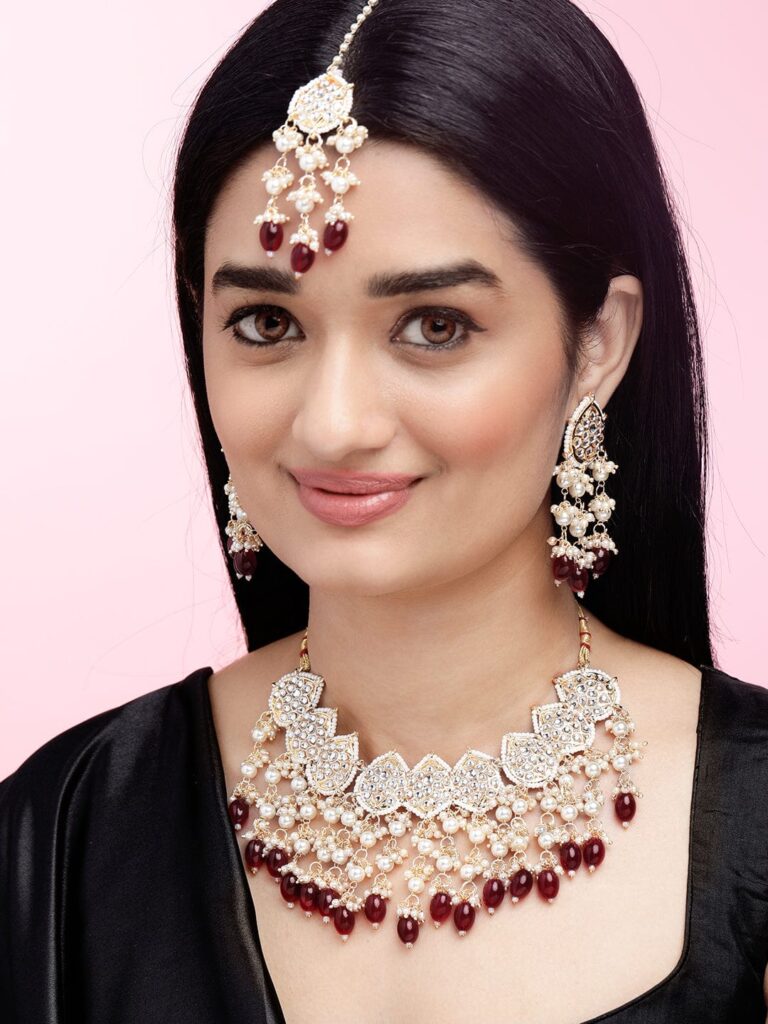 Gold-Plated & White Kundan-Studded & Beaded Jewellery Set - Gold