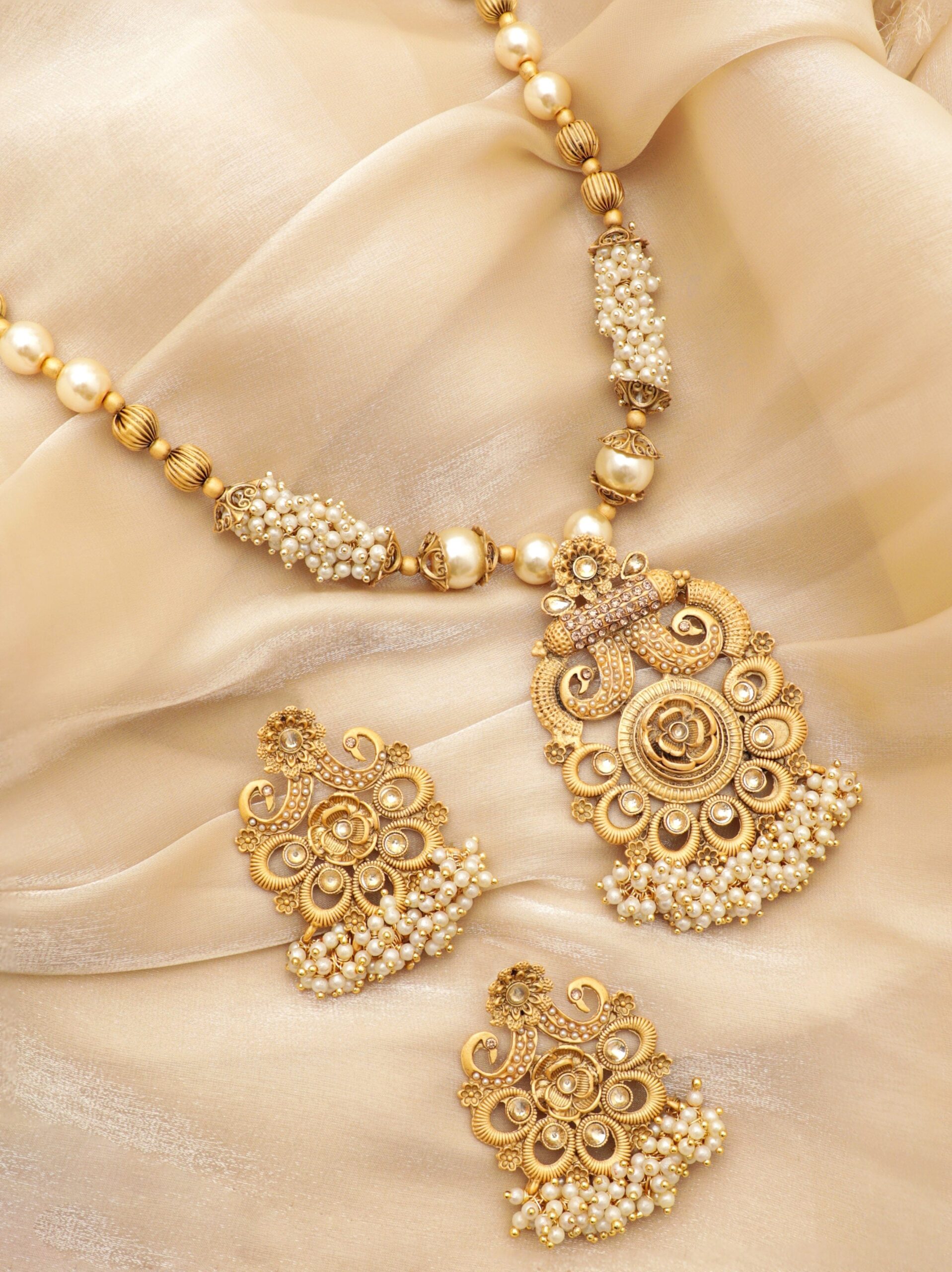 rubans-gold-toned-necklace-set-with-radiant-charm-jewellery-sets-34571643912366.jpg
