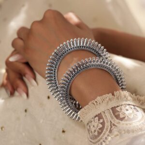 Set Of 2 Vintage-Inspired Oxidized Silver Plated Bangles - 2.8